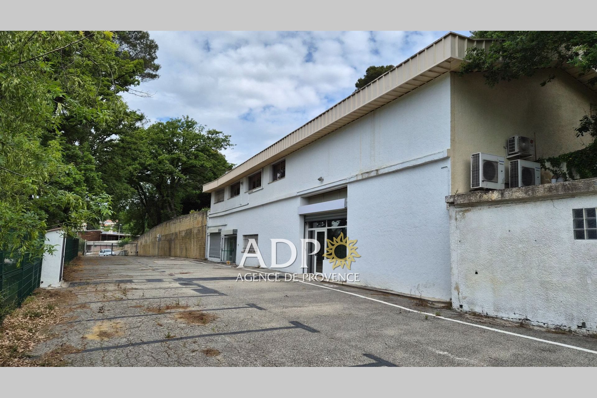 Maison à louer, 470m², La Roquette-sur-Siagne
