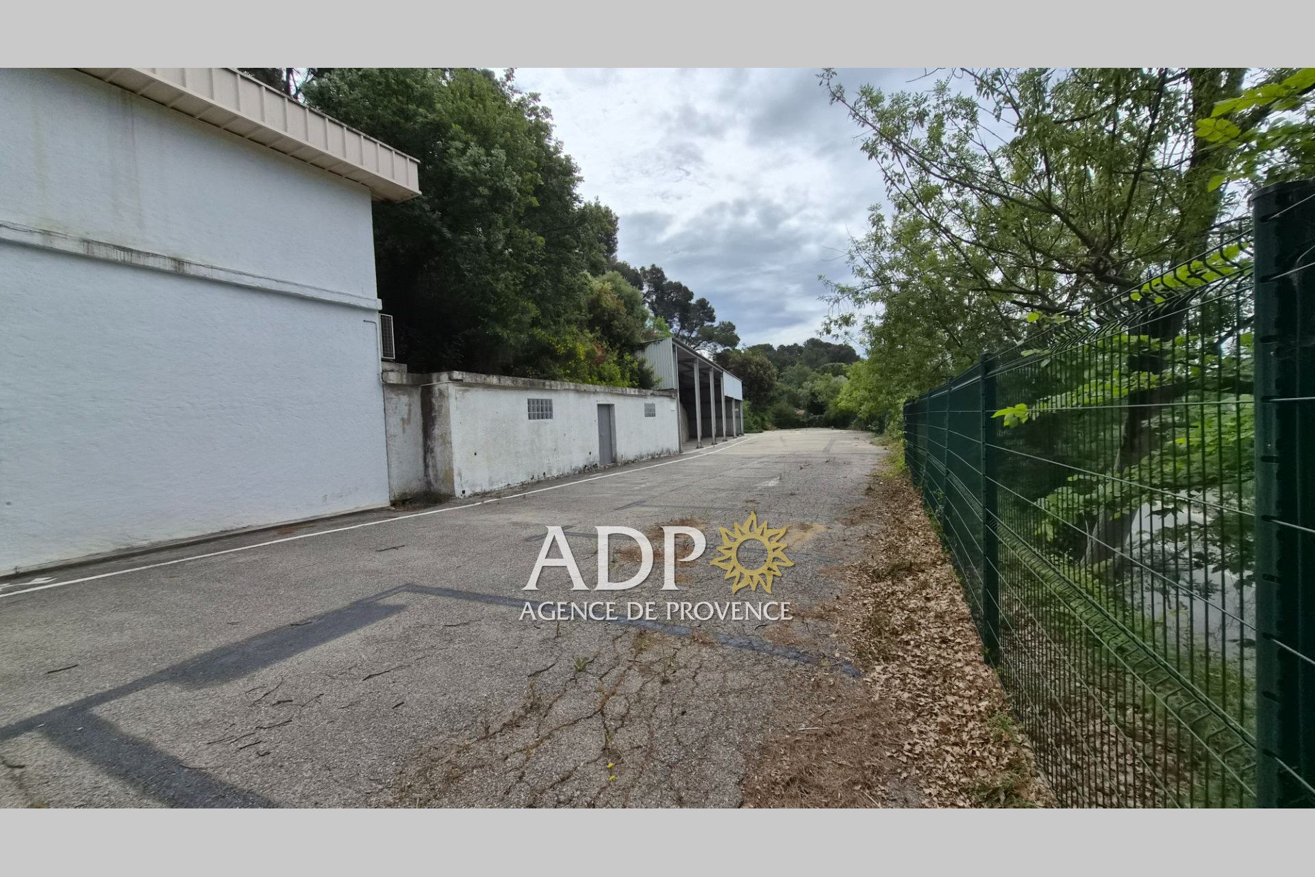Maison à louer, 470m², La Roquette-sur-Siagne