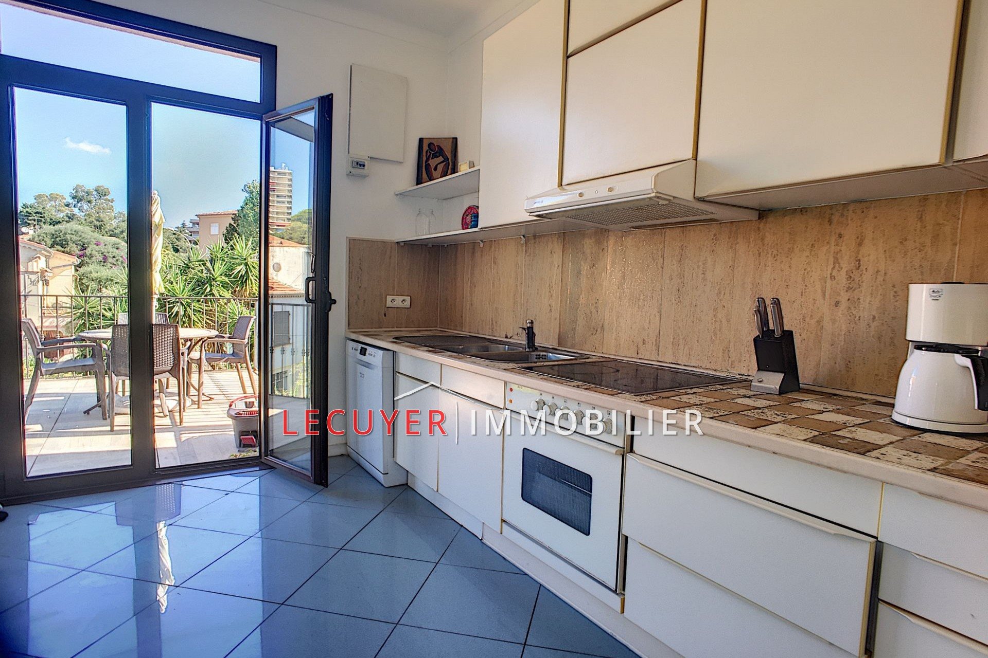 Appartement à louer, 99m², Antibes