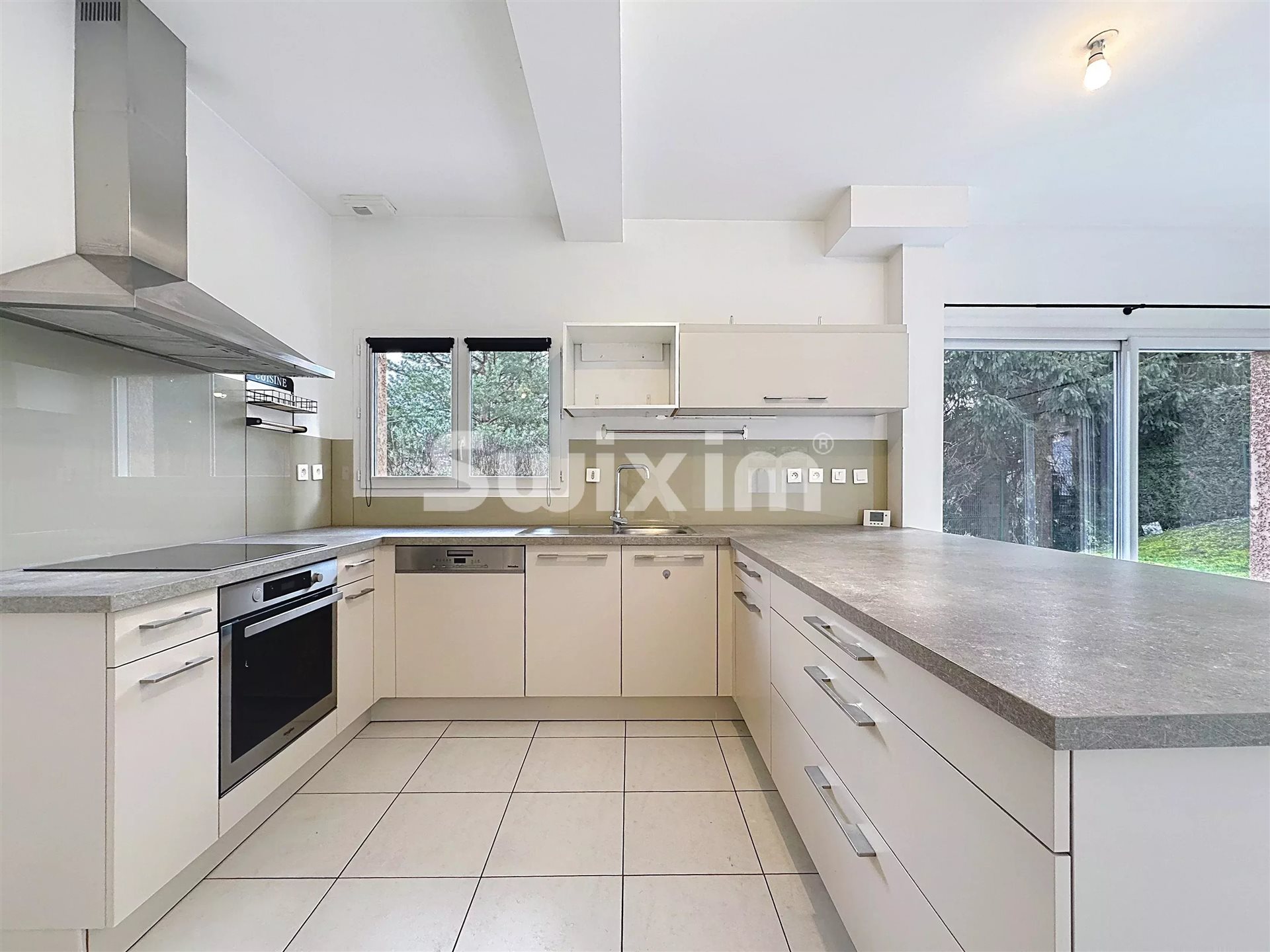 Maison à louer, 123m², Gex