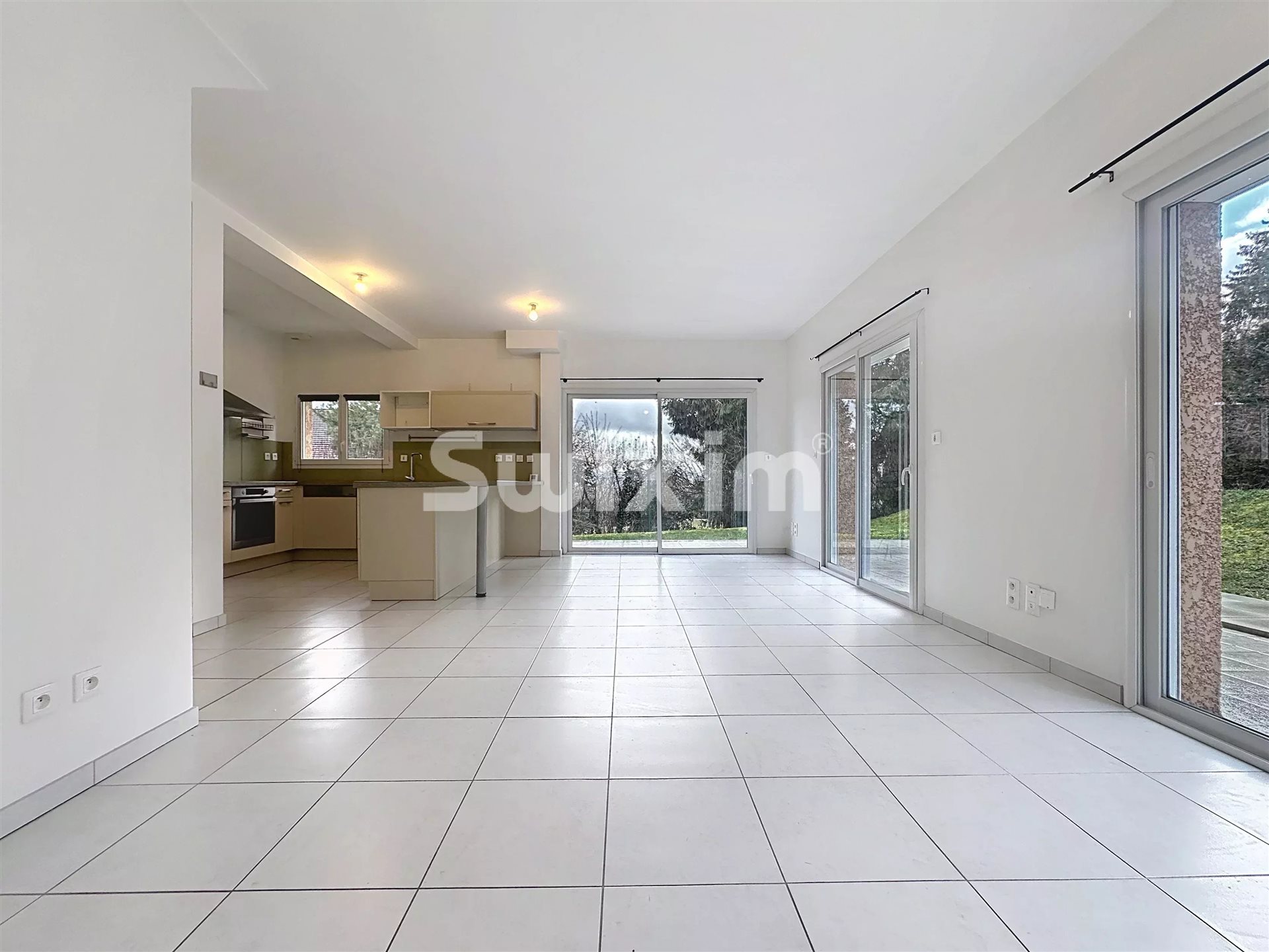 Maison à louer, 123m², Gex