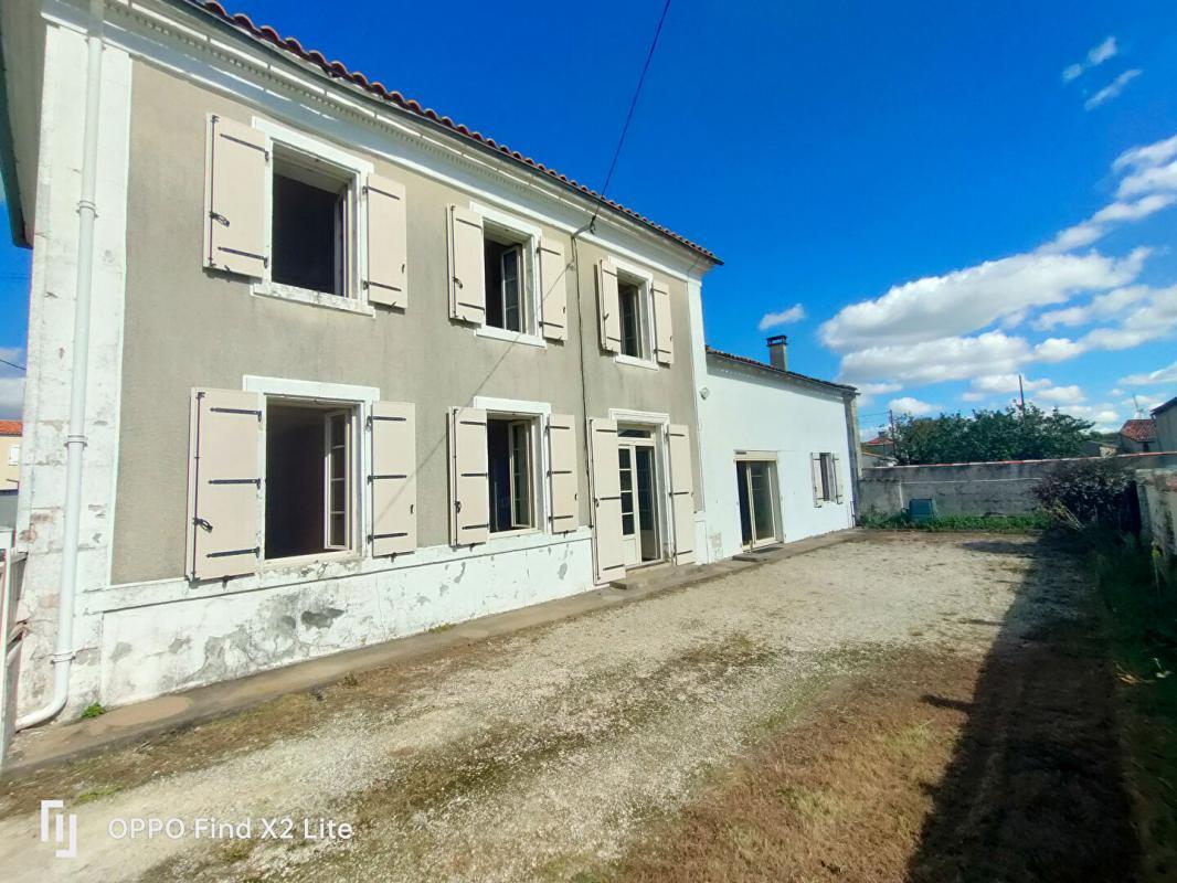 Maison à vendre, 125m², Saint-Saturnin-du-Bois