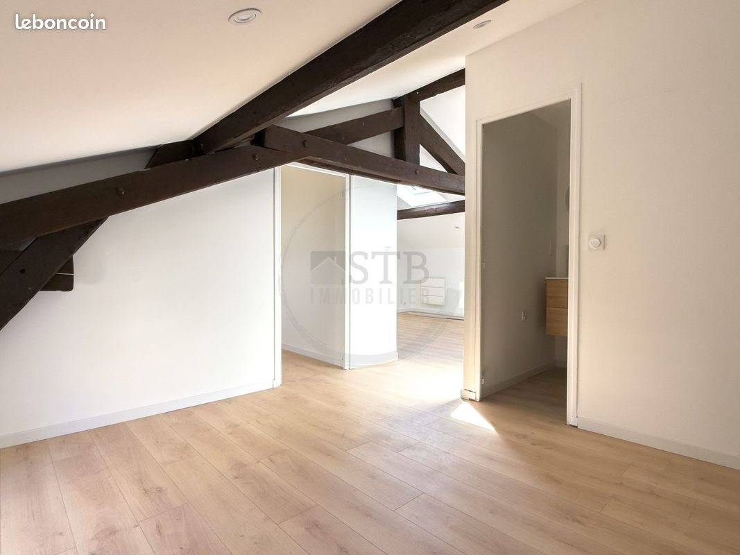 Appartement à louer, 27m², Aubenas