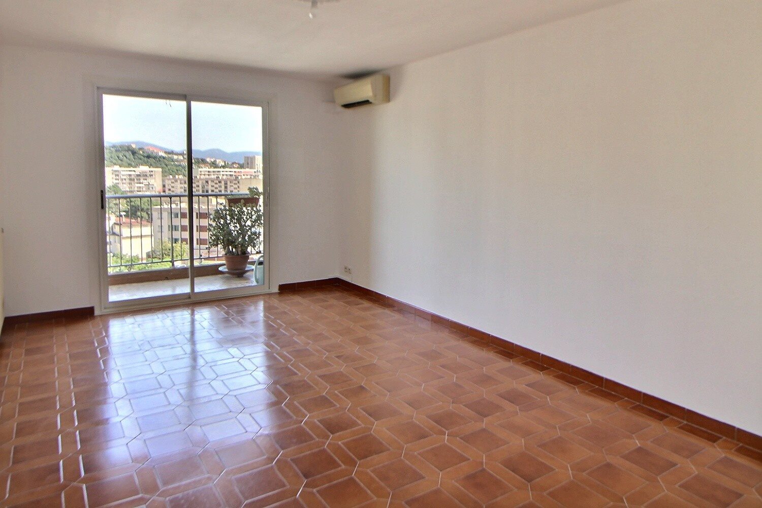 Appartement à louer, 99m², Ajaccio