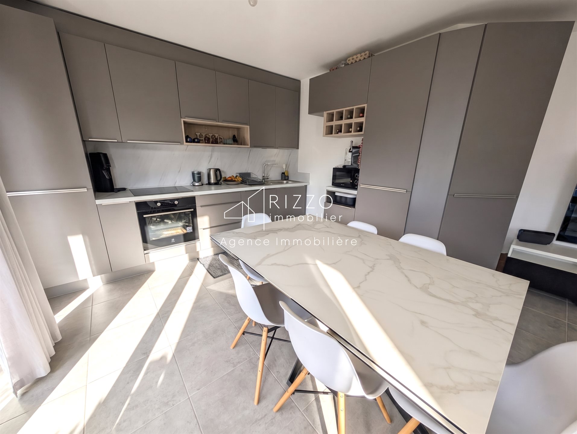Appartement à vendre, 71m², Cessy