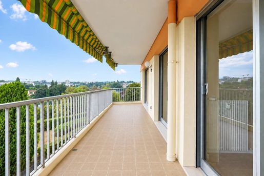 Appartement 3 pièces 61 m² · à Antibes · 61 m² · 304 000 €