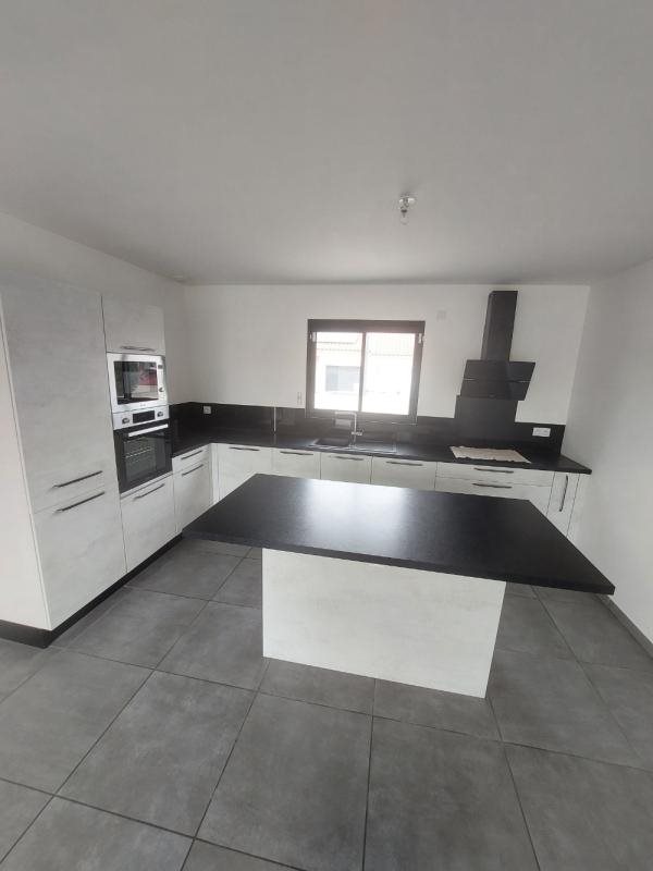 Maison à louer, 82m², Pia