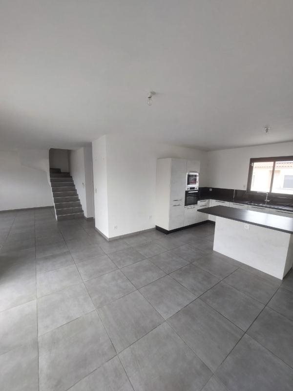 Maison à louer, 82m², Pia
