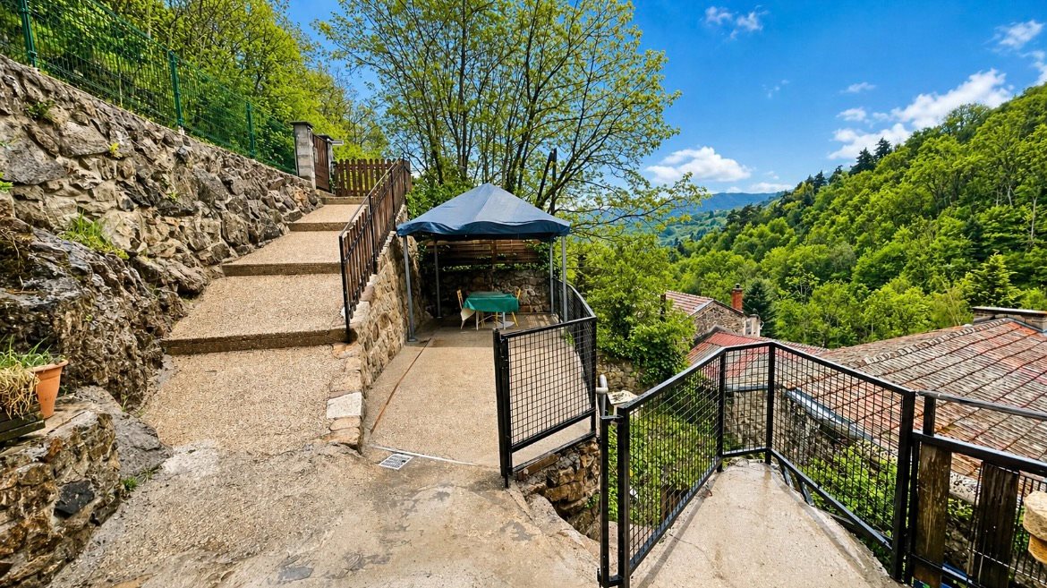 Maison à vendre, 96m², Bourg-Argental
