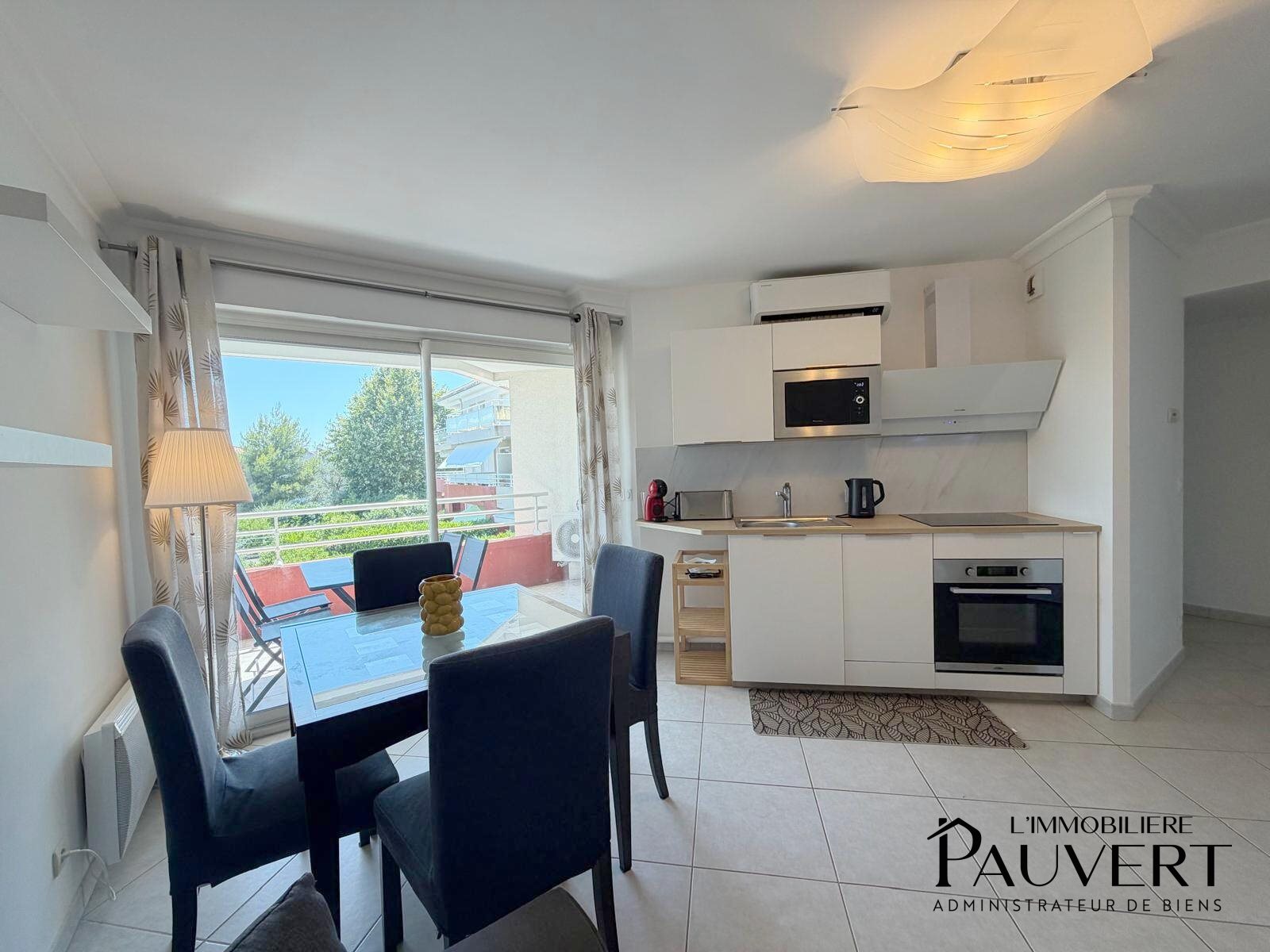 Appartement à louer, 52m², Antibes