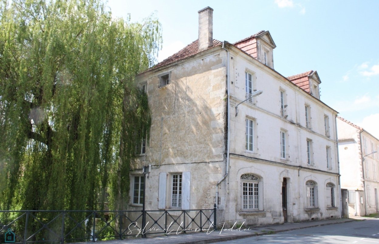 Maison à vendre, 330m², Barbezieux-Saint-Hilaire