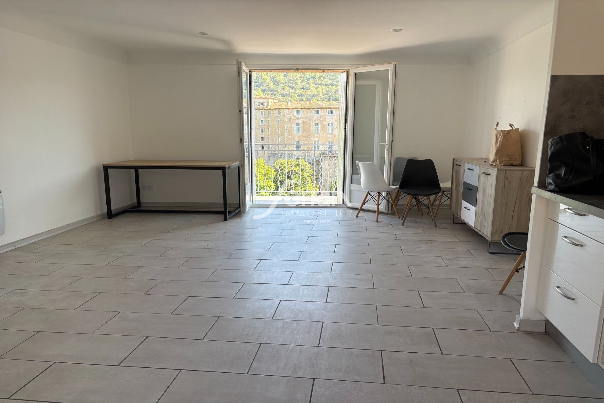 Appartement à louer, 53m², Entrecasteaux