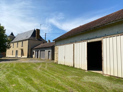 Maison 9 pièces 280 m² · à Saint-Martial-de-Nabirat · 280 m² · 349 000 €