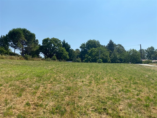 Terrain 1918 m² · à Marcillac-Saint-Quentin · 1 918 m² · 39 500 €