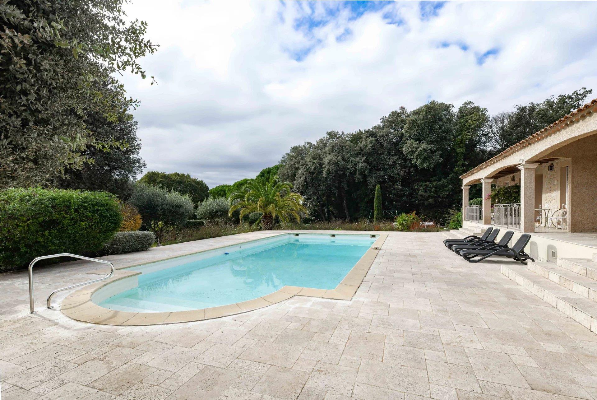 Maison à vendre, 243m², Uzès