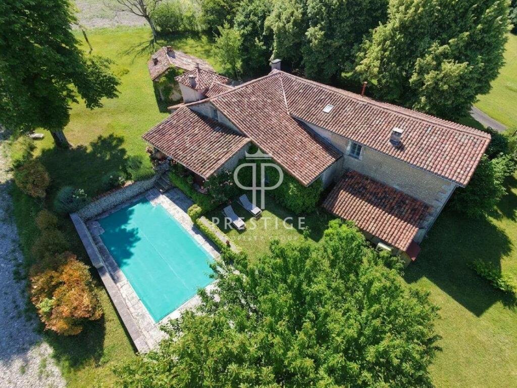 Maison à vendre, 214m², Verteillac