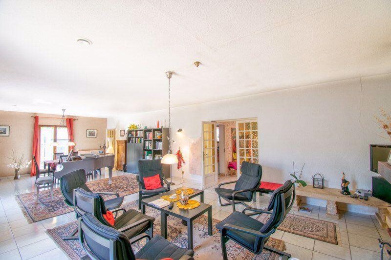 Maison à vendre, 3m², Vinassan