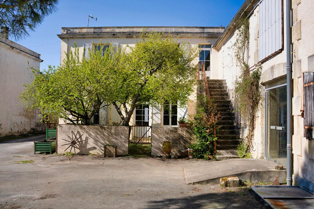 Maison à vendre, 4m², Saint-Jean-d'Angély