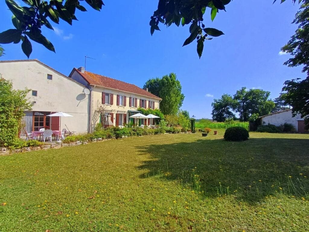 Maison à vendre, 215m², Nieul-le-Virouil