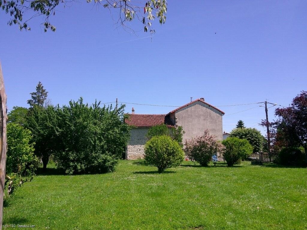 Maison à vendre, 4m², Charroux