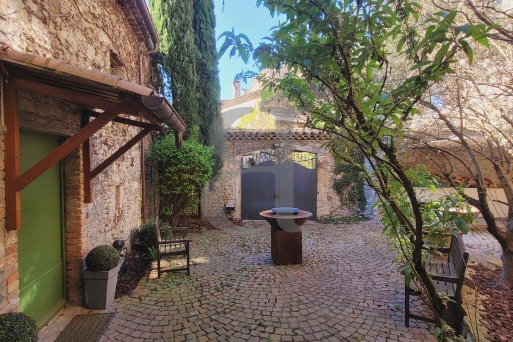 Maison à vendre, 337m², La Bégude-de-Mazenc