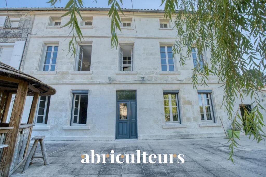 Maison à vendre, 242m², Saintes