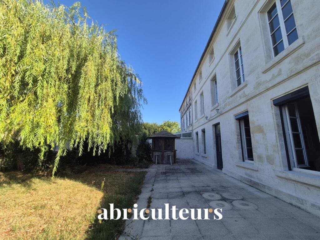 Maison à vendre, 242m², Saintes