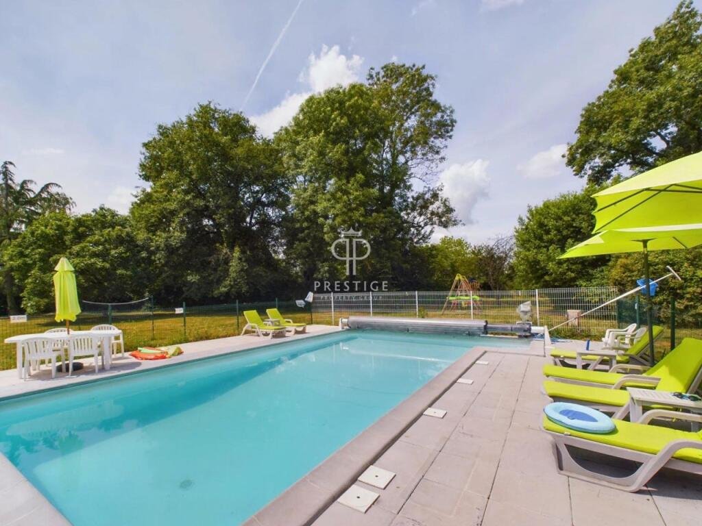 Maison à vendre, 557m², Chasseneuil-sur-Bonnieure