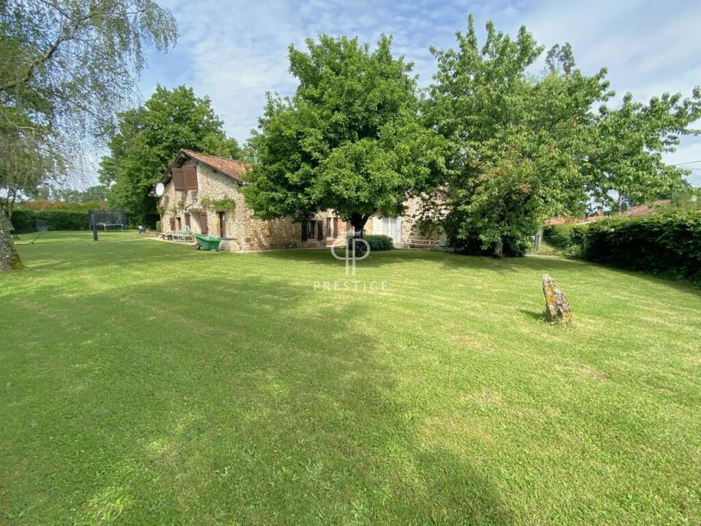Maison à vendre, 557m², Chasseneuil-sur-Bonnieure