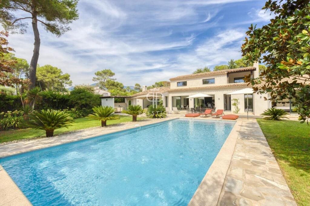 Maison à vendre, 220m², Roquefort-les-Pins