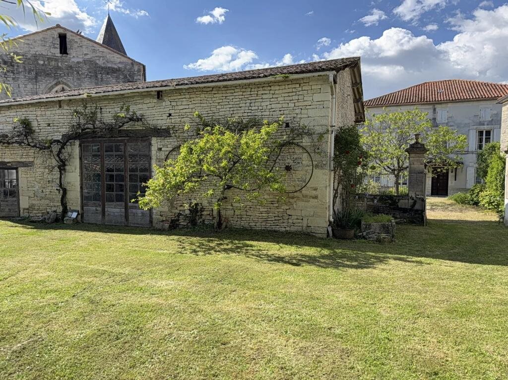 Maison à vendre, 377m², Tusson