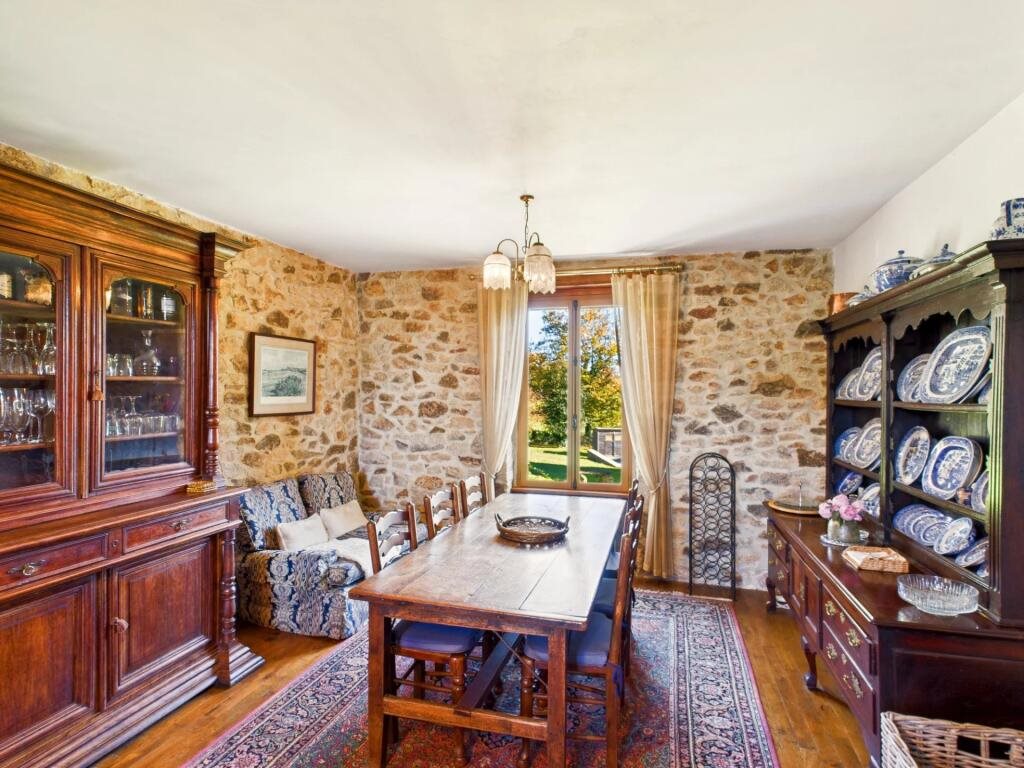 Maison à vendre, 234m², Saint-Yrieix-la-Perche