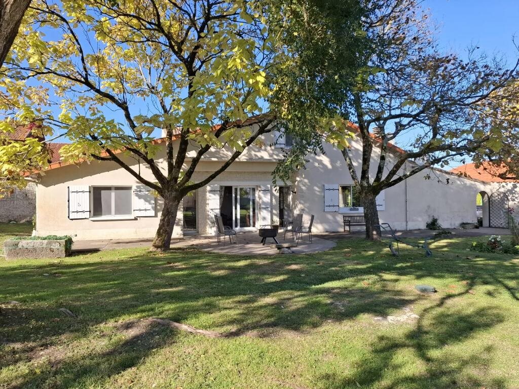 Maison à vendre, 183m², Loubillé