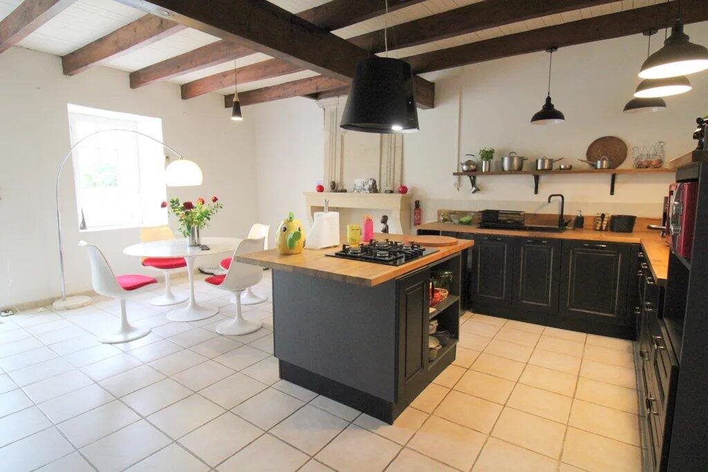 Maison à vendre, 264m², Saint-Bonnet-sur-Gironde