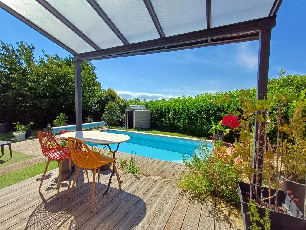 Maison à vendre, 264m², Saint-Bonnet-sur-Gironde