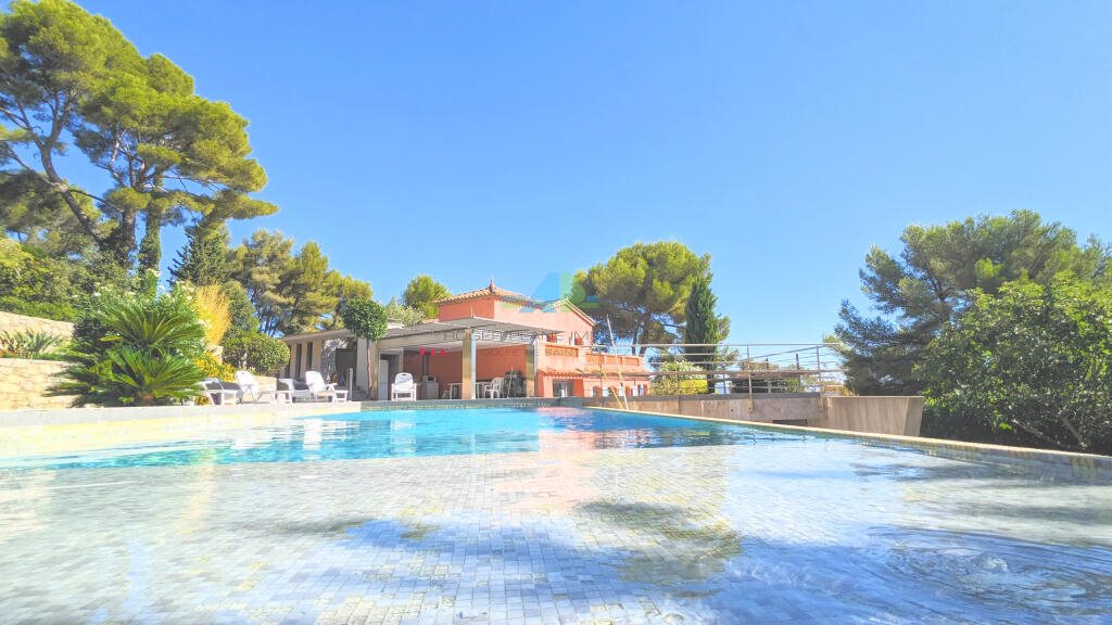 Maison à vendre, 289m², Roquebrune-sur-Argens