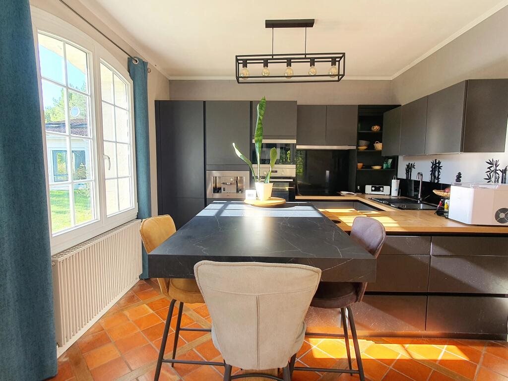 Maison à vendre, 165m², Sainte-Foy-la-Grande