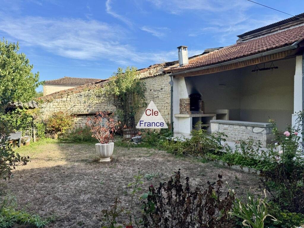 Maison à vendre, 4m², Saint-Amant-de-Boixe