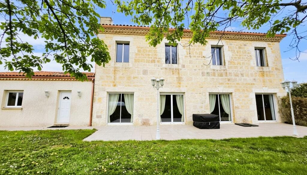 Maison à vendre, 4m², Castelnau-de-Montmiral