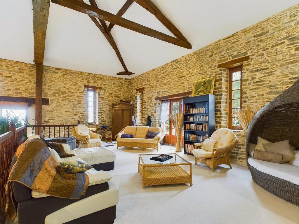 Maison à vendre, 334m², Saint-Yrieix-la-Perche