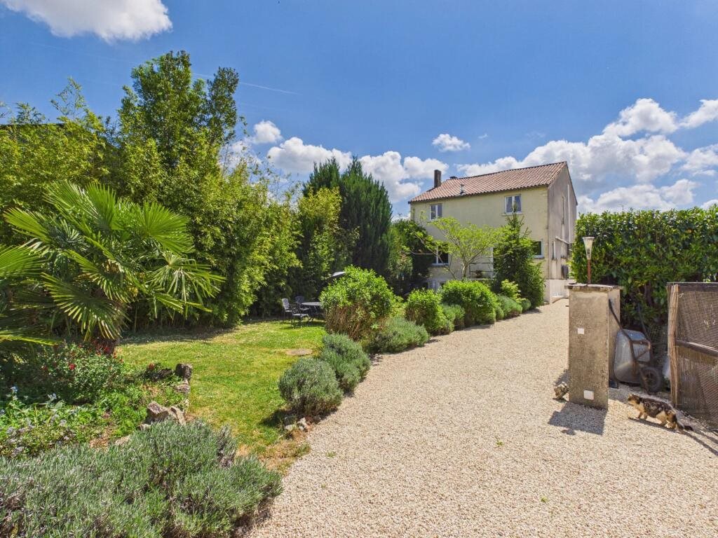 Maison à vendre, 204m², Champagne-Mouton