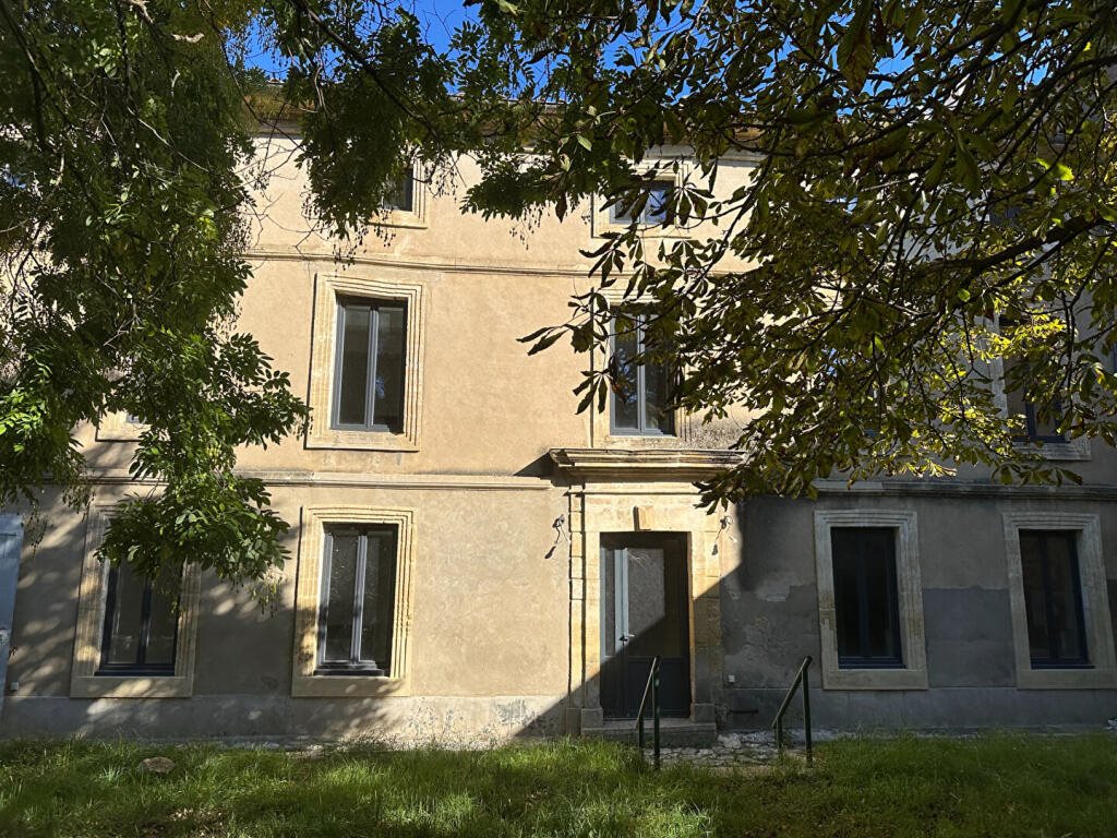Maison à vendre, 1m², Remoulins