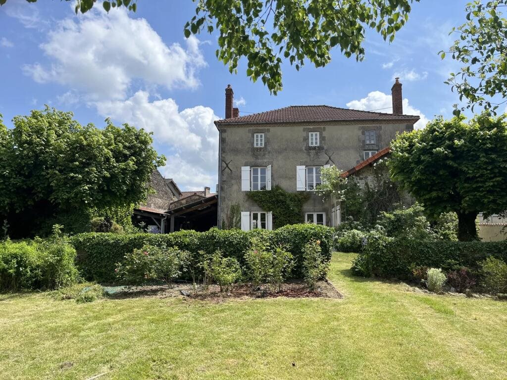Maison à vendre, 238m², Thiat