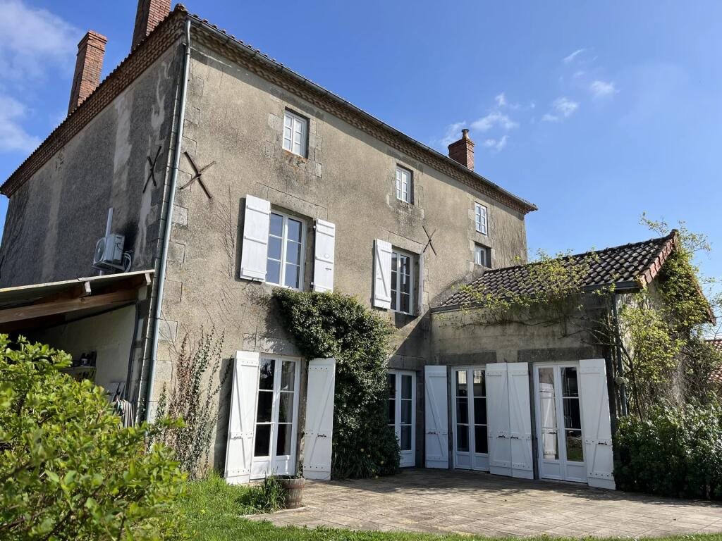 Maison à vendre, 238m², Thiat