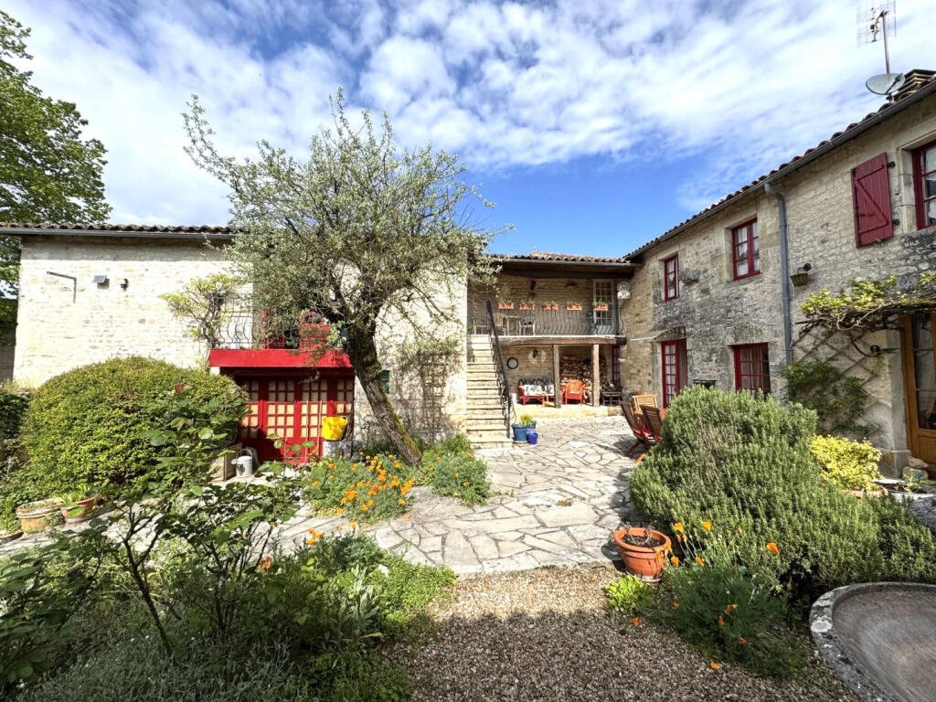 Maison à vendre, 155m², Salles-de-Villefagnan