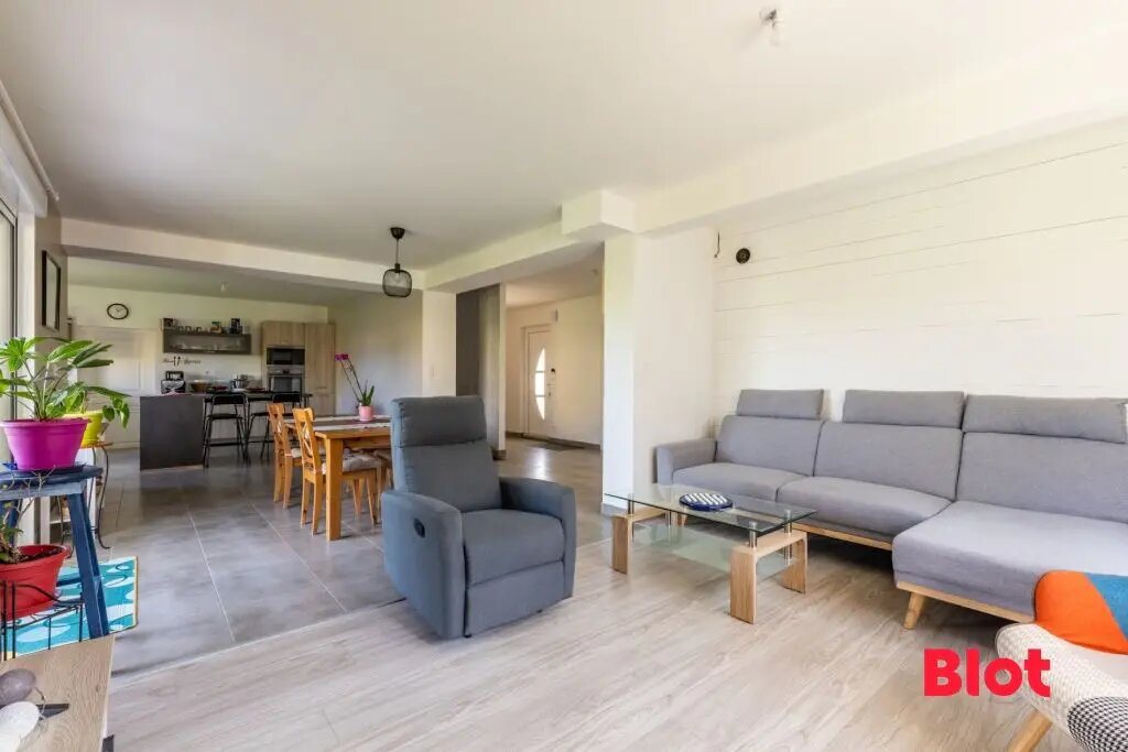 Maison à vendre, 193m², Saint-Pierre-la-Cour