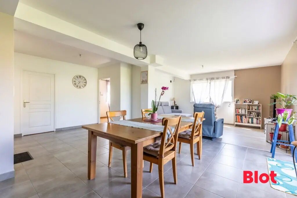 Maison à vendre, 193m², Saint-Pierre-la-Cour