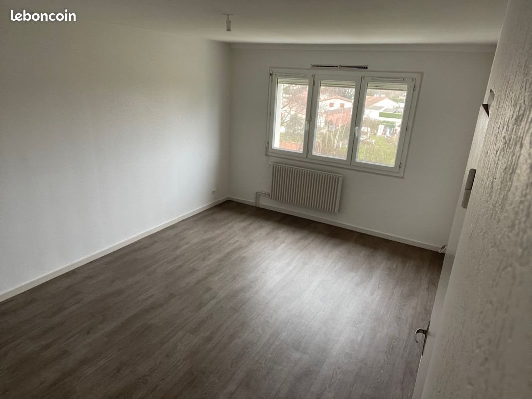 Appartement à louer, 62m², Servas