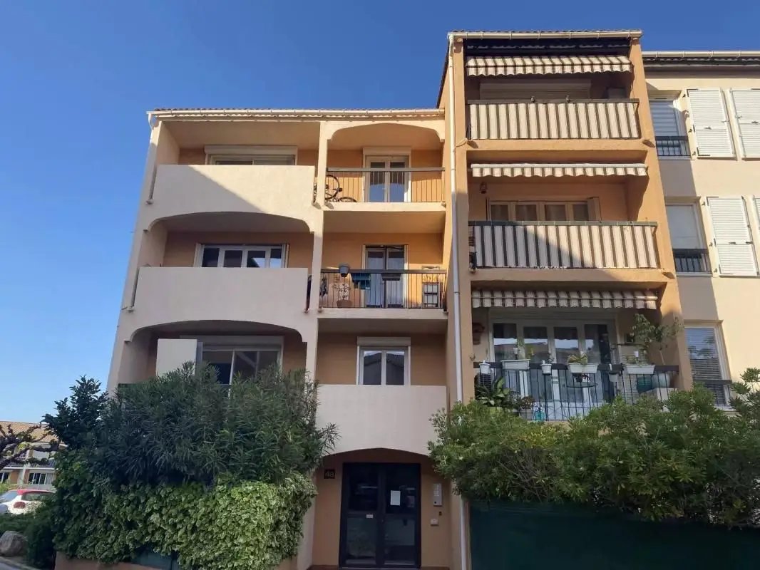 Appartement à louer, 27m², Hyères