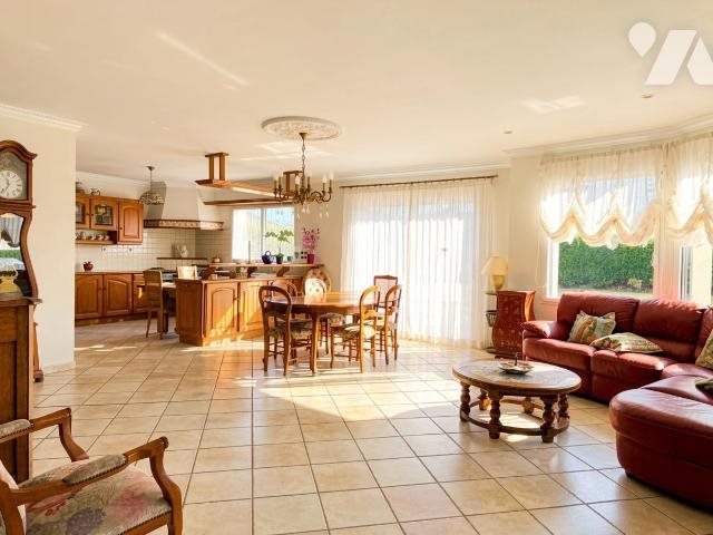 Maison à vendre, 140m², Le Cloître-Saint-Thégonnec
